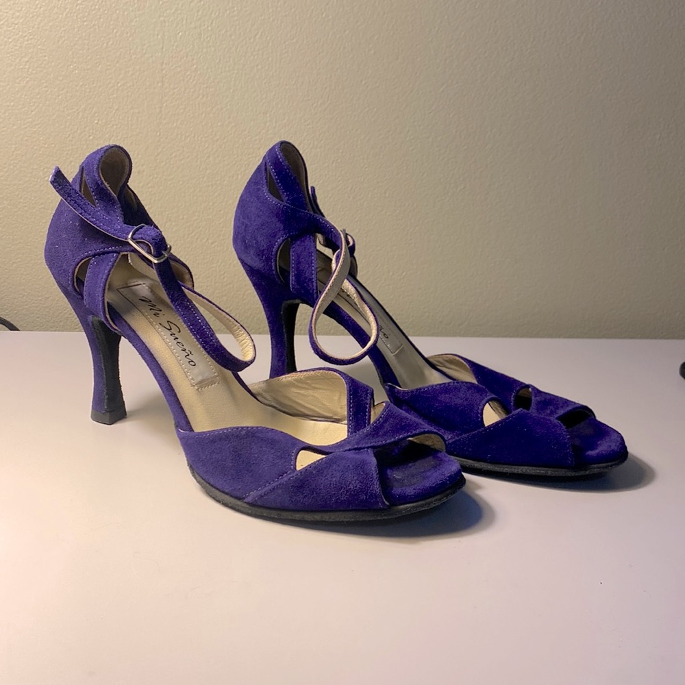 Dance shoes